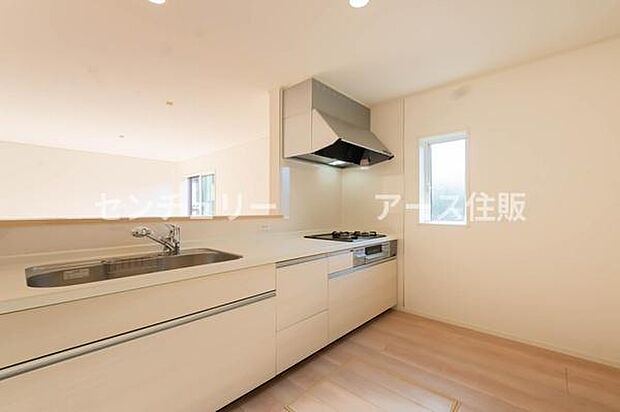 「広々ワイドサイズなシステムキッチン」せっかくのお料理空間。毎日の事だから広々システムキッチン。