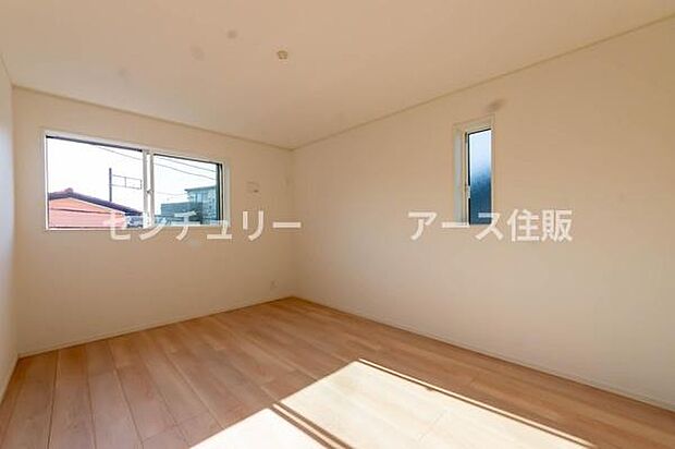 「陽の恵み」 爽やかな陽ざしを感じられる日当たりの良い洋室早起き爽やか、元気な一日に大切な陽の恵み