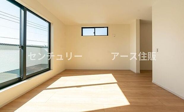 「陽の恵み」　爽やかな陽ざしを感じられる日当たりの良い洋室早起き爽やか、元気な一日に大切な陽の恵み