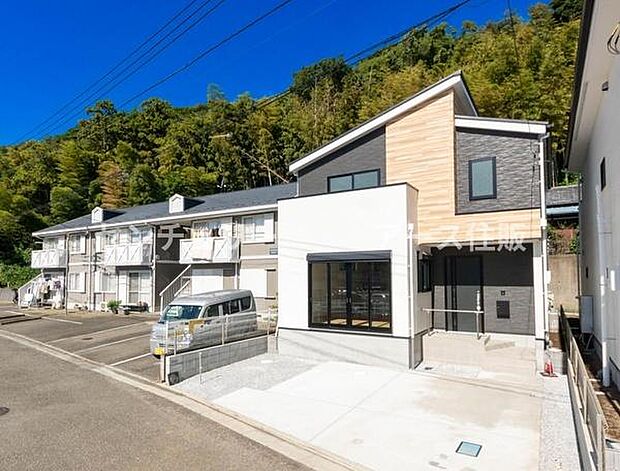 「マイホームの喜びを感じる」スタイリッシュなデザインに心満たされる。憧れのマイホームに相応しい美しく映える外観です。日当たりが良く開放感も魅力です。