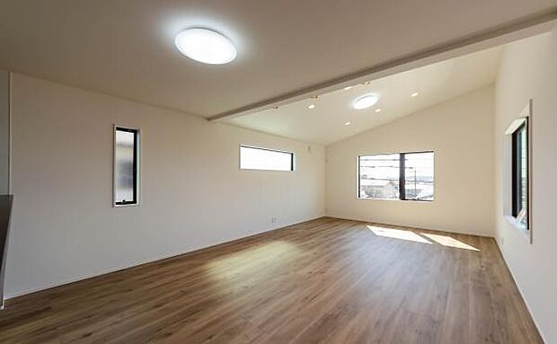 家族の夢を形にしたような、明るく清々しい住まい。ここで刻まれる新しい思い出の一つひとつが、家族の絆をより一層深めてくれます。