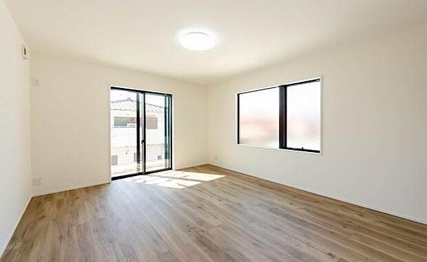 「陽の恵み」 爽やかな陽ざしを感じられる日当たりの良い洋室早起き爽やか、元気な一日に大切な陽の恵み。