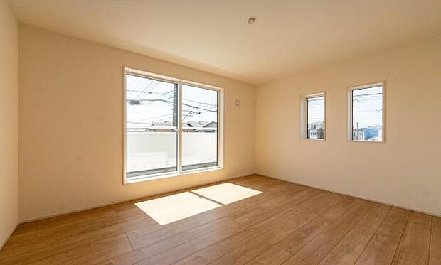 「陽の恵み」　爽やかな陽ざしを感じられる日当たりの良い洋室早起き爽やか、元気な一日に大切な陽の恵み