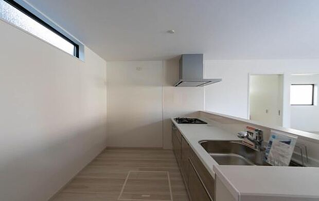 「広々ワイドサイズなシステムキッチン」せっかくのお料理空間。毎日の事だから広々システムキッチン。