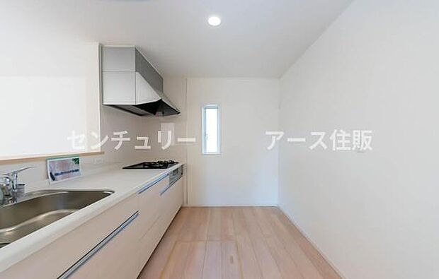 「広々ワイドサイズなシステムキッチン」せっかくのお料理空間。毎日の事だから広々システムキッチン。