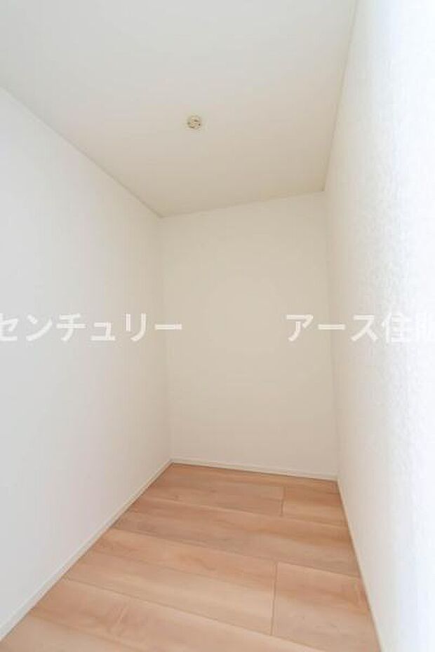 「収納が足りない」なんてもう言わせません。この充実した収納力があれば、お部屋を広く使えて、家族団らんの時間もさらに豊かに。スッキリした暮らしが叶います。