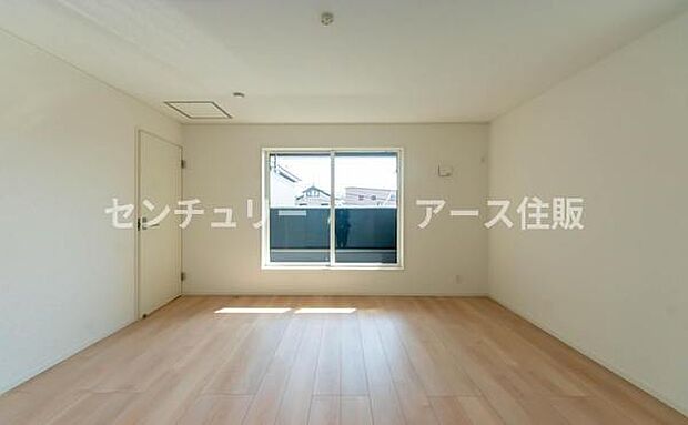 「陽の恵み」 爽やかな陽ざしを感じられる日当たりの良い洋室早起き爽やか、元気な一日に大切な陽の恵み