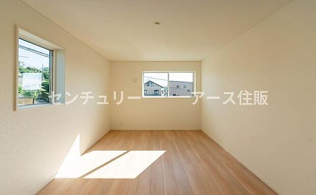 「陽の恵み」 爽やかな陽ざしを感じられる日当たりの良い洋室早起き爽やか、元気な一日に大切な陽の恵み