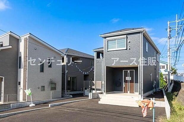 「マイホームの喜びを感じる」スタイリッシュなデザインに心満たされる。憧れのマイホームに相応しい美しく映える外観です。日当たりが良く開放感も魅力です。