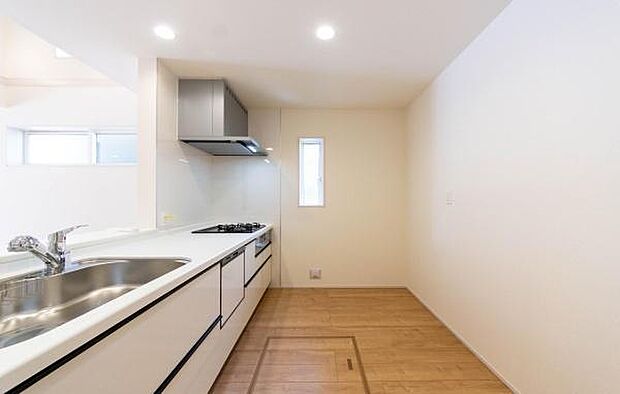 「広々ワイドサイズなシステムキッチン」せっかくのお料理空間。毎日の事だから広々システムキッチン。