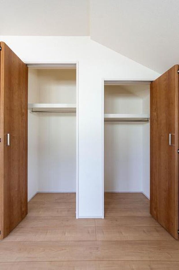 家族みんなに個室を用意できるのが嬉しい。各部屋に備え付けられたクローゼットで、家中がスッキリと片付きます。