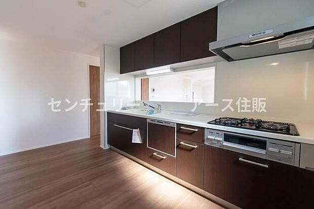 「広々ワイドサイズなシステムキッチン」せっかくのお料理空間。毎日の事だから広々システムキッチン。