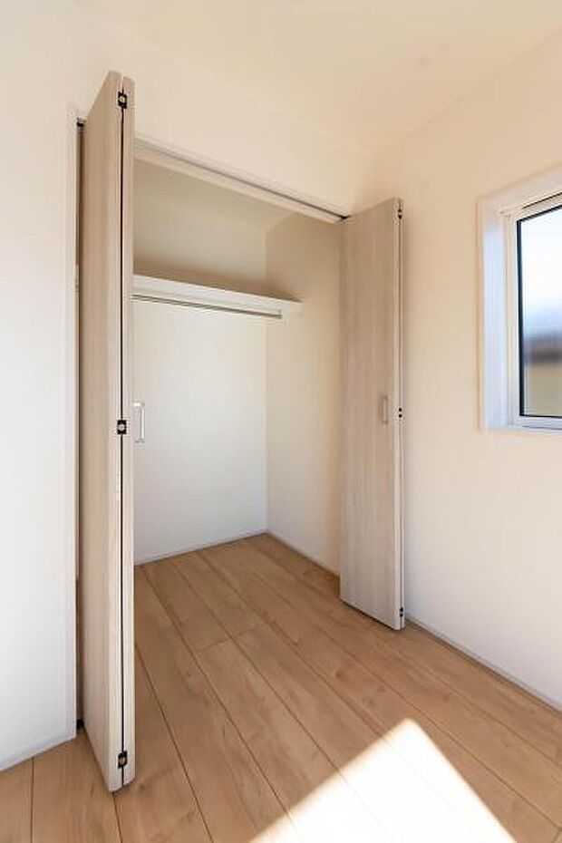 広々としたクローゼットで、家族の思い出もすっきり収納。いつでも快適な毎日が送れる、理想の住まいです