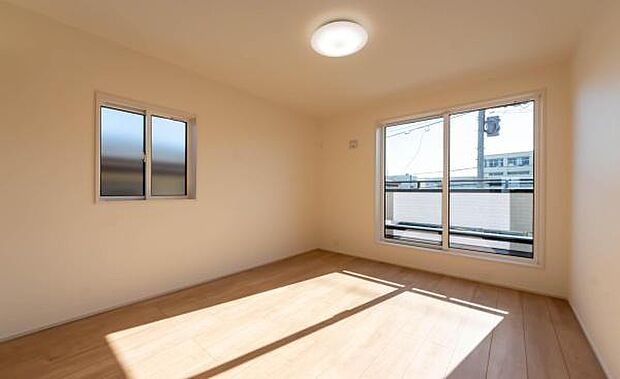 「陽の恵み」　爽やかな陽ざしを感じられる日当たりの良い洋室早起き爽やか、元気な一日に大切な陽の恵み