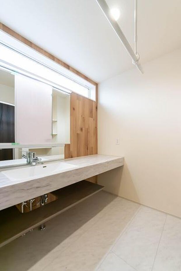 「洗面ルーム」1日の始まりや入浴前に入る空間だからこそ、清潔感や利便性が重要になる洗面室。