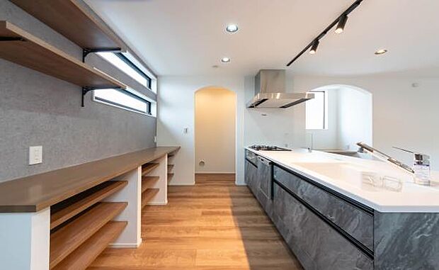 高機能なシステムキッチンは、お料理が楽しくなる工夫がいっぱい。毎日の家事がスムーズに進みます。