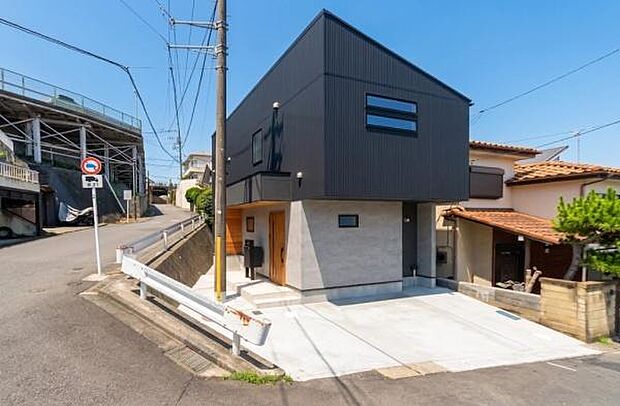 憧れのマイホームマイホームを持つ幸せを分に感じる陽当たり。明るい日差しが美しく外観を照らします。