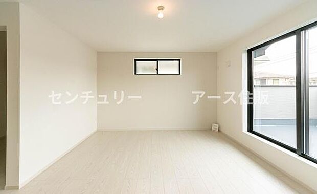 朝は気持ちの良い光で目覚め、昼は明るい空間で過ごす。家族みんなが元気になれる、そんな毎日が待っています。