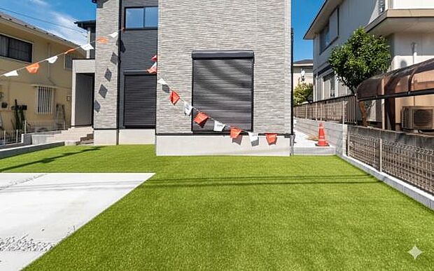 「週末の楽しみが増える」BBQ、ガーデニング、お子様の自然とのふれあいなど、お庭があるから楽しみも倍増するマイホーム。（画像の芝生と植栽はCGによるイメージ画像です）