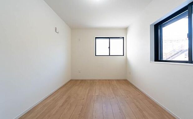 「陽の恵み」 爽やかな陽ざしを感じられる日当たりの良い洋室早起き爽やか、元気な一日に大切な陽の恵み