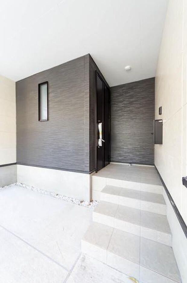 「スタイリッシュな玄関」お出かけの時。家に帰ってきたとき。このスタイリッシュな玄関に癒されます。