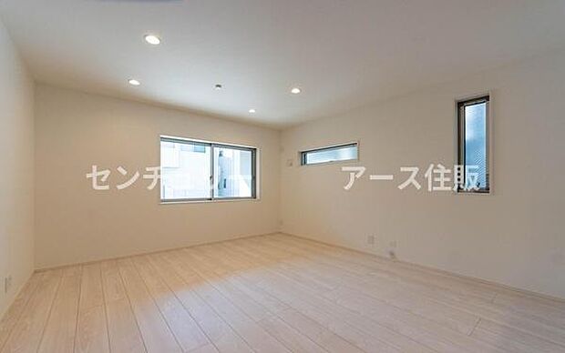 「家族が大好きなリビング」みんなが集まる広いリビング。みんなが大好きなリビングで家族団らん。みんなが集まるからこそ、一層の開放感を手にする素敵な住まい。