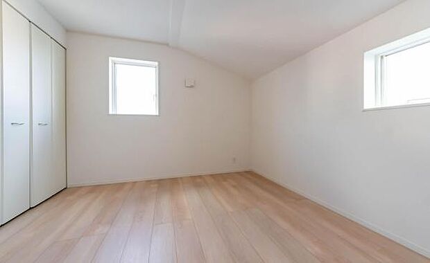 「陽の恵み」 爽やかな陽ざしを感じられる日当たりの良い洋室早起き爽やか、元気な一日に大切な陽の恵み