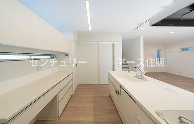 「広々ワイドサイズなシステムキッチン」せっかくのお料理空間。毎日の事だから広々システムキッチン。