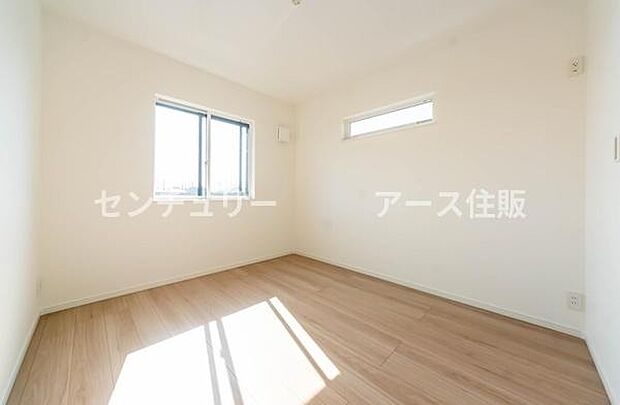 「陽の恵み」 爽やかな陽ざしを感じられる日当たりの良い洋室早起き爽やか、元気な一日に大切な陽の恵み