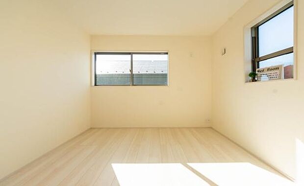 「陽の恵み」 爽やかな陽ざしを感じられる日当たりの良い洋室早起き爽やか、元気な一日に大切な陽の恵み