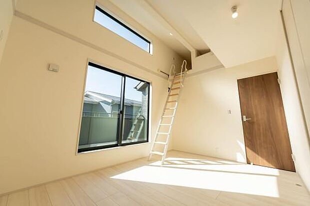 「Bed Room」落ち着いた色合い、シンプルなデザイン。洋室として大事なお部屋です。