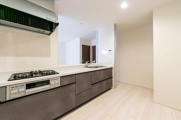 「広々ワイドサイズなシステムキッチン」せっかくのお料理空間。毎日の事だから広々システムキッチン。