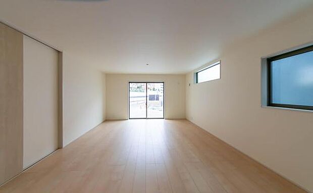 心地よい風が吹き抜ける、ゆとりあるLDK。この広い空間でどんな思い出を作りますか?未来の幸せな生活イメージが膨らむ理想の空間です。