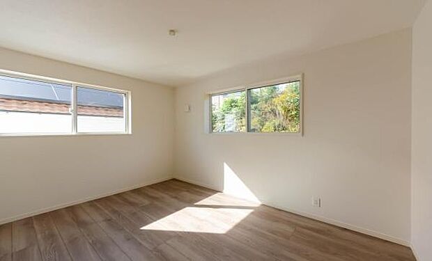 「陽の恵み」 爽やかな陽ざしを感じられる日当たりの良い洋室早起き爽やか、元気な一日に大切な陽の恵み