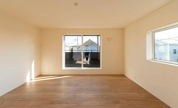 「陽の恵み」　爽やかな陽ざしを感じられる日当たりの良い洋室早起き爽やか、元気な一日に大切な陽の恵み