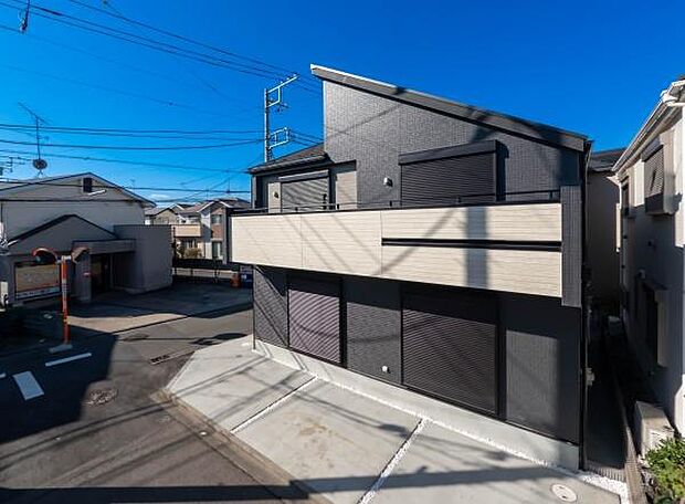 開放感＋日当たりの良さ家に入らなくても分かる日当たりの良さ。開放感の良さ。碧空も清々しく心地の良い住まい。住みたくなる家。暮らしたい町。