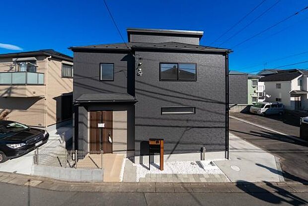 開放感＋日当たりの良さ家に入らなくても分かる日当たりの良さ。開放感の良さ。碧空も清々しく心地の良い住まい。住みたくなる家。暮らしたい町。