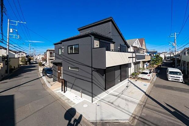 「マイホームの喜びを感じる」スタイリッシュなデザインに心満たされる。憧れのマイホームに相応しい美しく映える外観です。