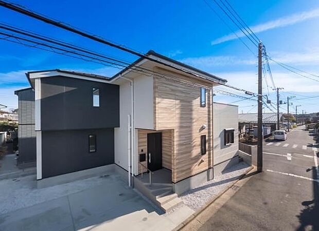 開放感＋日当たりの良さ家に入らなくても分かる日当たりの良さ。開放感の良さ。碧空も清々しく心地の良い住まい。住みたくなる家。暮らしたい町。