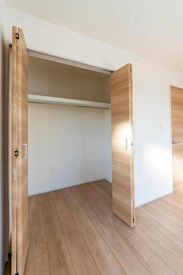 広々としたクローゼットで、家族の思い出もすっきり収納。いつでも快適な毎日が送れる、理想の住まいです