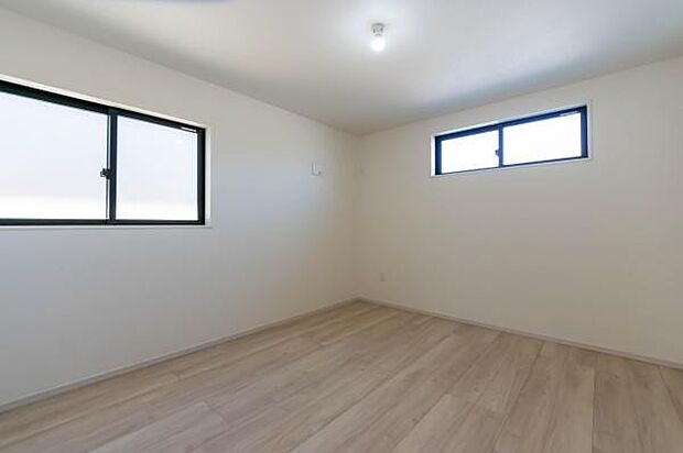 「陽の恵み」 爽やかな陽ざしを感じられる日当たりの良い洋室早起き爽やか、元気な一日に大切な陽の恵み