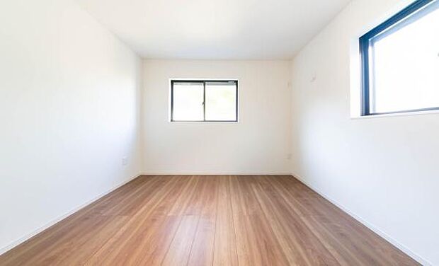 「陽の恵み」 爽やかな陽ざしを感じられる日当たりの良い洋室早起き爽やか、元気な一日に大切な陽の恵み