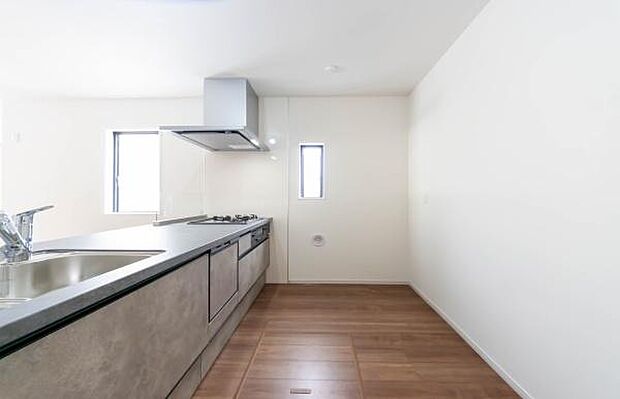 「広々ワイドサイズなシステムキッチン」せっかくのお料理空間。毎日の事だから広々システムキッチン。