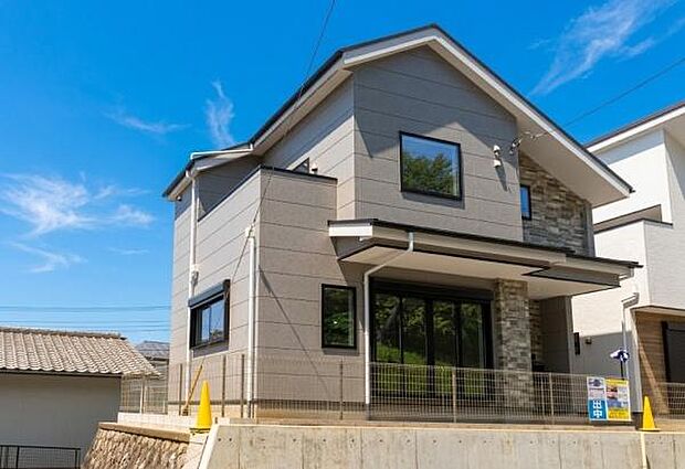 憧れのマイホームマイホームを持つ幸せを分に感じる陽当たり。明るい日差しが美しく外観を照らします。