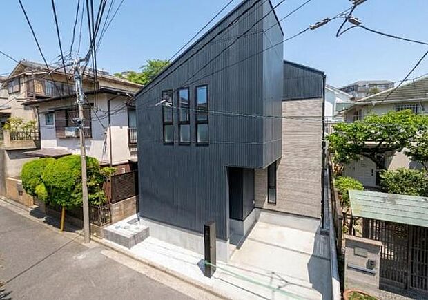 開放感+日当たりの良さ家に入らなくても分かる日当たりの良さ。開放感の良さ。碧空も清々しく心地の良い住まい。住みたくなる家。暮らしたい町。