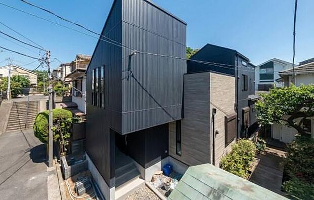 開放感＋日当たりの良さ家に入らなくても分かる日当たりの良さ。開放感の良さ。碧空も清々しく心地の良い住まい。住みたくなる家。暮らしたい町。