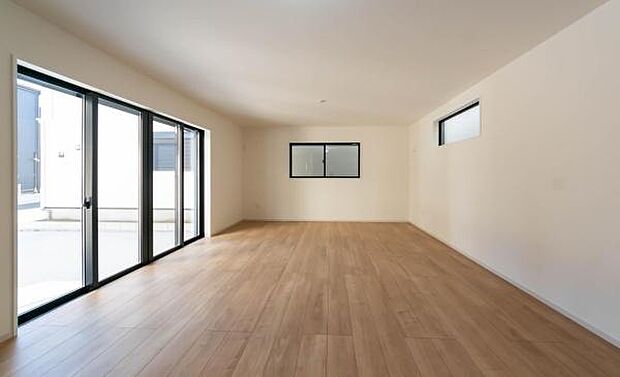 心地よい風が吹き抜ける、ゆとりあるLDK。この広い空間でどんな思い出を作りますか?未来の幸せな生活イメージが膨らむ理想の空間です。