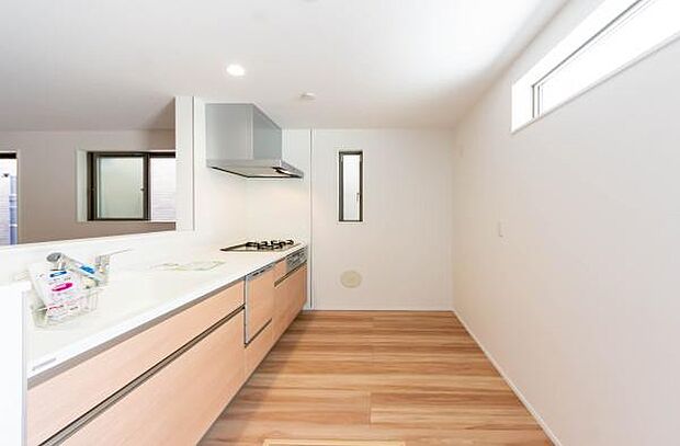 「広々ワイドサイズなシステムキッチン」せっかくのお料理空間。毎日の事だから広々システムキッチン。