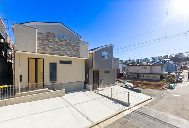 開放感＋日当たりの良さ家に入らなくても分かる日当たりの良さ。開放感の良さ。碧空も清々しく心地の良い住まい。住みたくなる家。暮らしたい町。