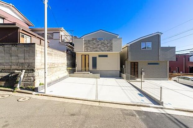 「広々開放的」南ひな壇の住宅地。日当たり、風通し、開放感に優れた立地。道路との高低差も少なく安心です。